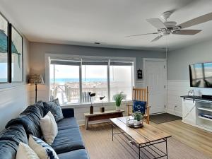 TV a/nebo společenská místnost v ubytování Sea Paradise Cottage