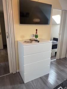 TV a/nebo společenská místnost v ubytování Studio Apartment Frühauf Geithain + 17 fotografií