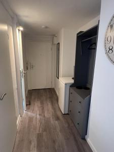 an empty room with a hallway with wooden floors at Studio Apartment Frühauf Geithain in Geithain +16 photos