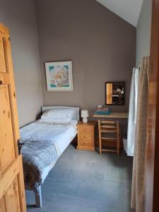A bed or beds in a room at Liams Cottage between Doolin and Lisdoonvarna