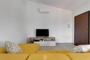 Televisyen dan/atau pusat hiburan di Mandarin Apartment 6