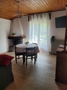 TV a/nebo společenská místnost v ubytování Casa Pepe con parcheggio