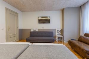 Posteľ alebo postele v izbe v ubytovaní Hostal Rodas Pamplona