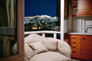 Χώρος καθιστικού στο 360 view in roof top appartment with patio