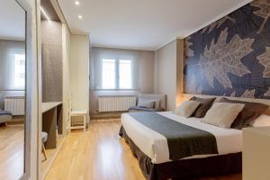 Posteľ alebo postele v izbe v ubytovaní Hostal Rodas Pamplona
