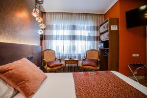 Posteľ alebo postele v izbe v ubytovaní Hostal Rodas Pamplona