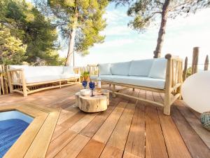 Chalet, Oasis et vue mer,proxi circuit Paul Ricardにあるバルコニーまたはテラス