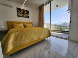 Ένα ή περισσότερα κρεβάτια σε δωμάτιο στο Bistrica Sea view Apartment