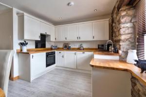 Gallery image of The Old Paper Shop Sleeps 4 Nr Lake District WiFi in Bolton le Sands