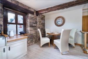 Gallery image of The Old Paper Shop Sleeps 4 Nr Lake District WiFi in Bolton le Sands