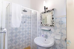 a bathroom with a sink and a mirror at Villetta a schiera nella Pineta di Silvi Marina in Silvi Marina