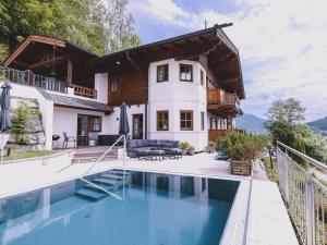 Bazén v ubytování Landhaus Lodges Kaprun by we rent nebo v jeho okolí
