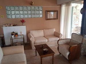 Posedenie v ubytovaní Alonaki Seafront Cottage