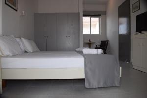 Posteľ alebo postele v izbe v ubytovaní Lefteris Apartments in Ialysos Rhodes