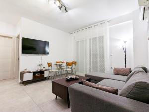 Gallery image of Ofrynio Luxury Apartments & Pool in Ofrínion