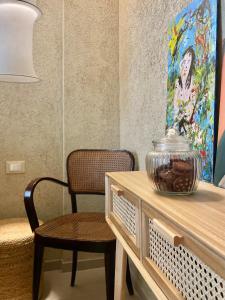 a table with a vase on it next to a painting at FUTURA ROOM&RELAX in Termoli