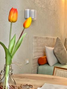 a vase with flowers on a table next to a couch at FUTURA ROOM&RELAX in Termoli