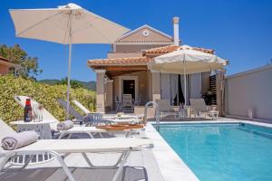 The swimming pool at or close to Cosmos Villas Spyridoula