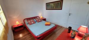 Ένα ή περισσότερα κρεβάτια σε δωμάτιο στο Chambre 1 Chambre Bambou