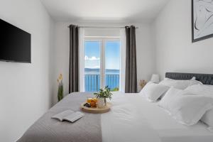 Ένα ή περισσότερα κρεβάτια σε δωμάτιο στο Seaview Villa Roko +50 φωτογραφίες