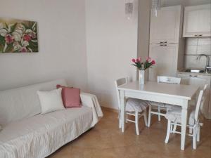 A seating area at Birgi holiday home