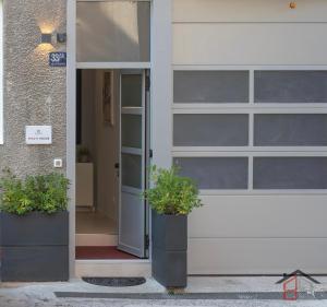 Η πρόσοψη ή η είσοδος του Pino House l BB Apartments Trieste