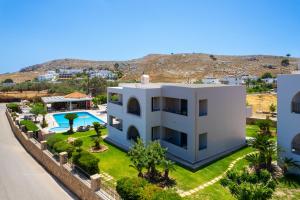 Bazén v ubytování Celestial Lindos Suites nebo v jeho okolí