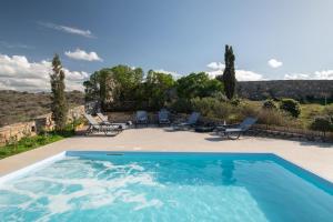 Bazén v ubytování Terra Della Salvia in Crete nebo v jeho okolí