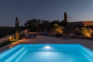 Bazén v ubytování Terra Della Salvia in Crete nebo v jeho okolí