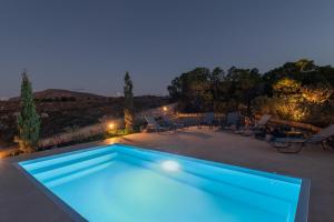Bazén v ubytování Terra Della Salvia in Crete nebo v jeho okolí