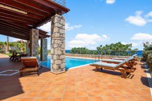 Πισίνα στο ή κοντά στο Kambos Horizon & Paradise Villas