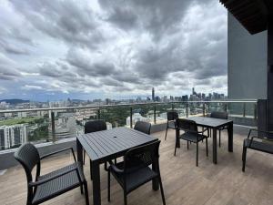 Μπαλκόνι ή βεράντα στο Homey Hideout at Neu Suites