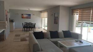 Et opholdsområde på Villa Sunrise