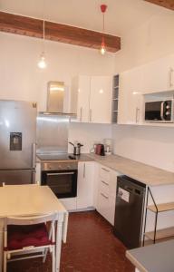 Η κουζίνα ή μικρή κουζίνα στο Cosy apartment Right in Cours Mirabeau +3 φωτογραφίες