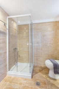 A bathroom at Neva's Apartment's in Center Chania 1 2 Még 30 kép