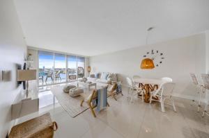 Gallery image of Relaxation at its Finest Water-view in Golden Bay with FREE PARKING in Sunny Isles Beach +36 photos