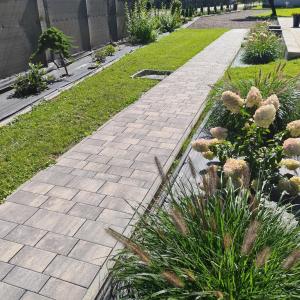 Vonkajšia záhrada v ubytovaní DOMKI POD ZIELONYM WZGÓRZEM 2
