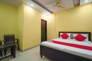 Кровать или кровати в номере OYO Hotel Narula's
