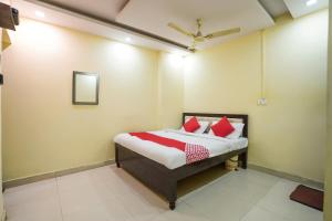 Posteľ alebo postele v izbe v ubytovaní OYO Hotel Narula's