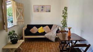 a living room with a couch and a table at Sunset Flats - Aconchengante Flat na Rua Pituba bem perto das Praias Urbanas! Itacare BA - PIT 1 in Itacaré