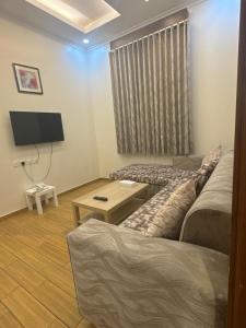 TV a/nebo společenská místnost v ubytování ليلة مبيت للشقق المخدومة خلف مستفى قوى الامن