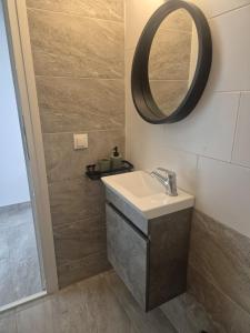 A bathroom at ēnNĒ Studios for Views & Tranquility