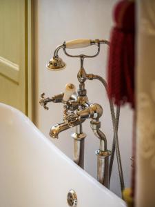 a metal skeleton is attached to a sink at Hotel Villa Casanova in Lucca