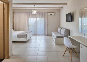TV a/nebo společenská místnost v ubytování Altamar Hotel