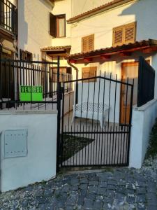 Το κτήριο όπου στεγάζεται  η παραθεριστική κατοικία