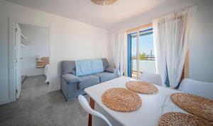 a living room with a table and a chair at R155 - Apartamento Frente al Mar en Coma-Ruga 2 in Comarruga