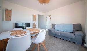 Posezení v ubytování R154 Apartamento Frente al Mar en Coma-Ruga 3