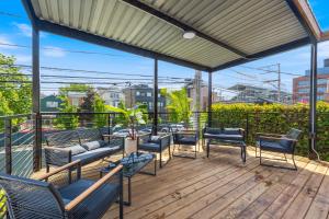 a patio with chairs and tables on a deck at Wrigleyville Suites in Chicago