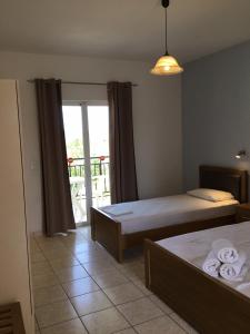 Postel nebo postele na pokoji v ubytování Pothos Hotel Alykes