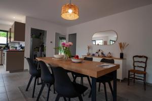 Fotografie z fotogalerie ubytování Maison St Brice Terrasse lits en 160 Confortable v destinaci Ares